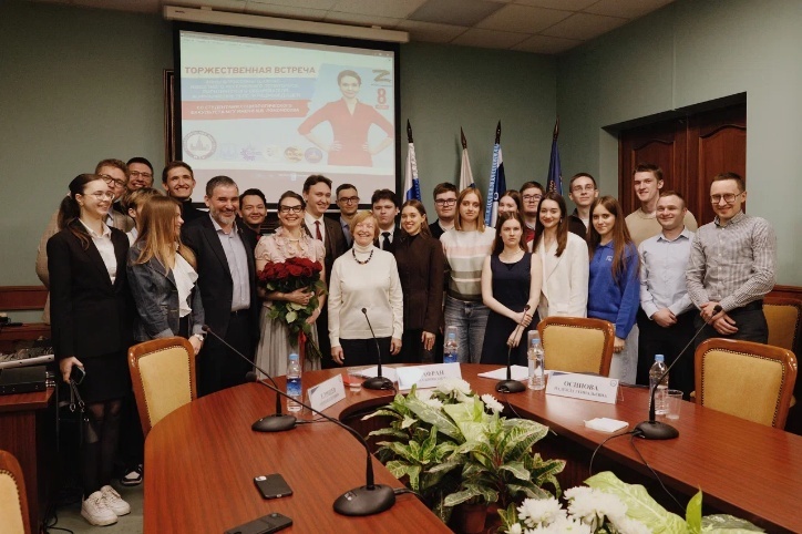 Духовное измерение и точки роста: встреча преподавателей и студентов с А.Б. Шафран о миссии нового поколения на социологическом факультете МГУ