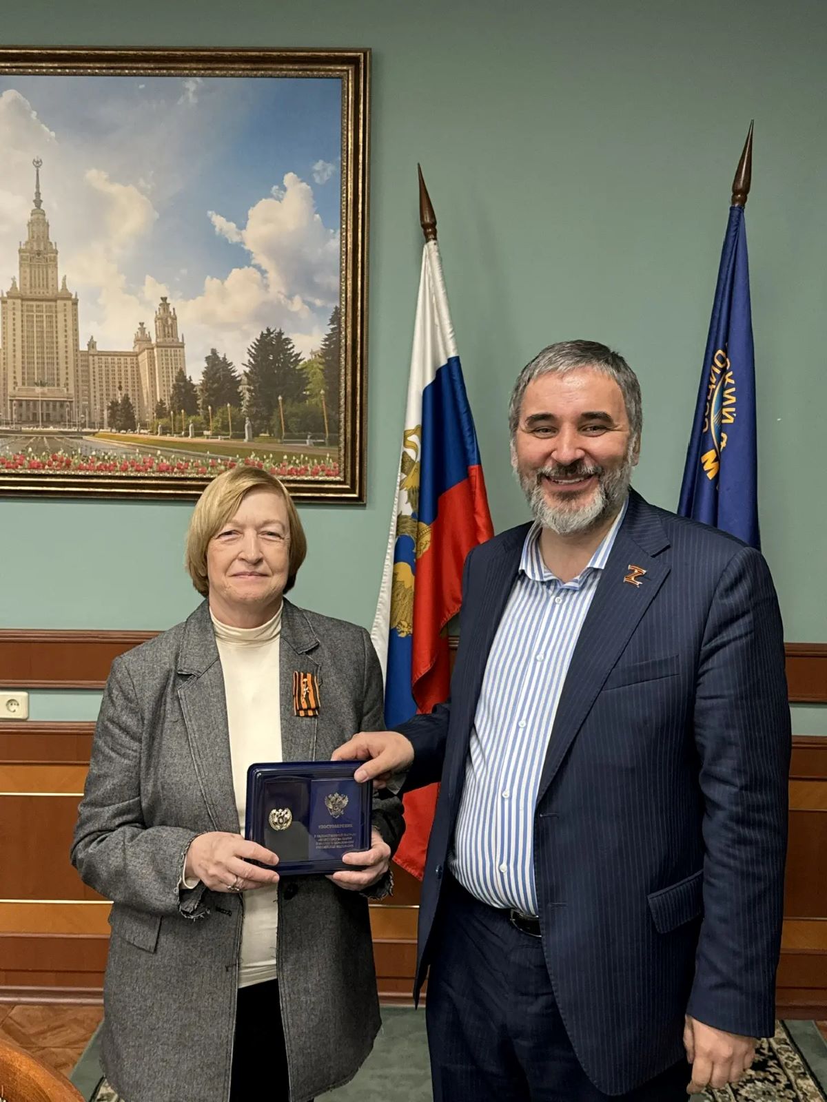 Награждение ведомственной наградой Министерства науки и высшего образования Российской Федерации профессора кафедры современной социологии С.О. Елишева